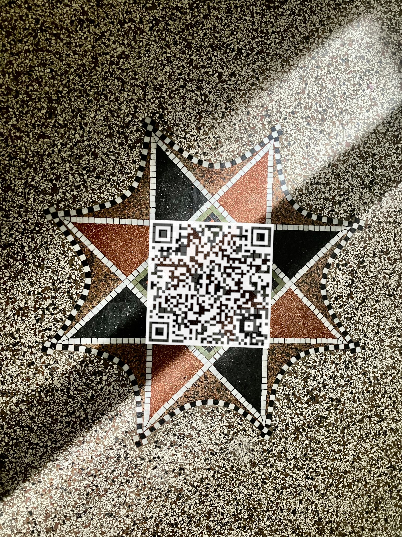 Mosaikmuster auf dem Fußboden