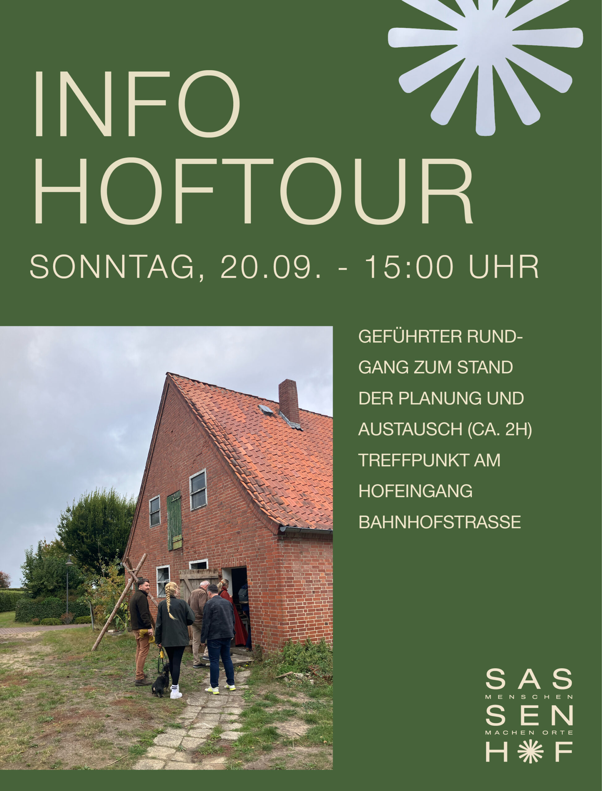 260920_Hoftour_Social Einladung zur Info HofTour am Sassenhof Garstedt 20.09.2026 um 15 Uhr - grünes Plakat mit Bild vom Eingang des Schweinestalls, in den Menschen hineingehen.